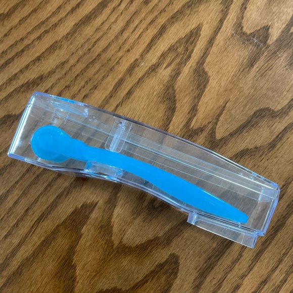 Rodan + Fields Redefine Micro-Exfoliating Roller - Picture 4 of 5